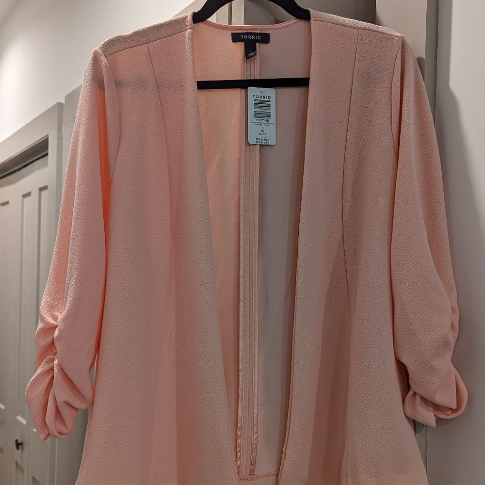Torrid Light Pink Ruched-Sleeve Crepe Jacket - Size 1 (14-16)